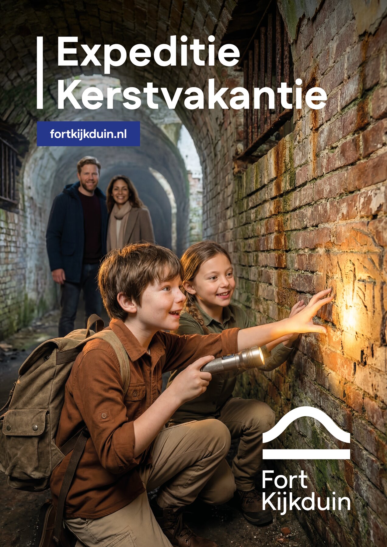 Ron van Noord — Beeld- en videogeneratie, Visuele campagnes, AI + prototyping, Content + campagnes — Fort Kijkduin — Expeditie Kerstvakantie — Beeld: Expeditie Kerstvakantie campagneposter 3 — Project: Een avontuurlijke kerstcampagne die gezinnen met kinderen uitnodigt om Fort Kijkduin samen te ontdekken.