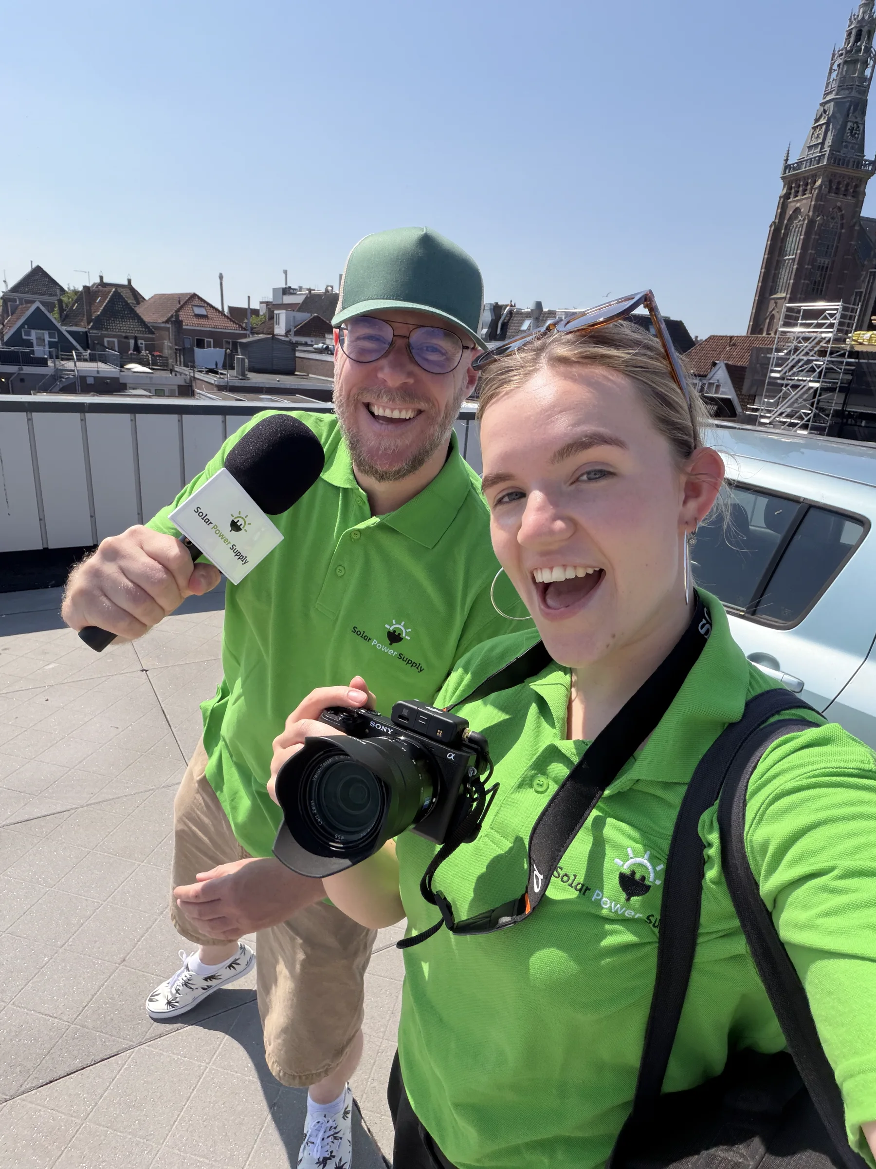 Ron van Noord — Contentcreatie, Content + campagnes — Straatpraat — Hoe ga jij om met je zonnestroom? — Beeld: Hoofdafbeelding van het project — Project: Samen met Nova ging ik de straat op om voorbijgangers te vragen hoe zij omgaan met hun zonnestroom, voor…